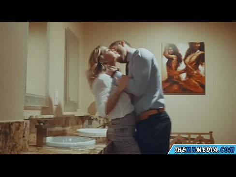 ❤️ Nuair a mheallann blonde busty tú i seomra scíthe poiblí ❤️ Super porn ag porn % ga.taxiporec.top%